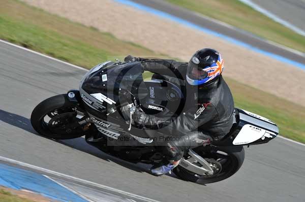 Motorcycle action photographs;donington;donington park leicestershire;donington photographs;event digital images;eventdigitalimages;no limits trackday;peter wileman photography;trackday;trackday digital images;trackday photos