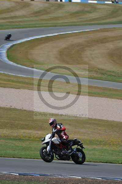 Motorcycle action photographs;donington;donington park leicestershire;donington photographs;event digital images;eventdigitalimages;no limits trackday;peter wileman photography;trackday;trackday digital images;trackday photos