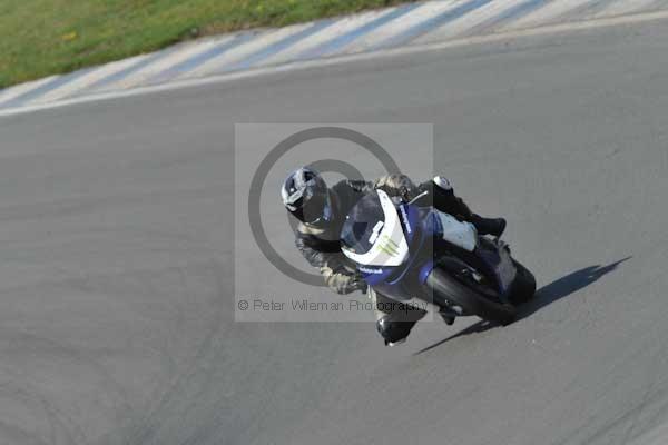 Motorcycle action photographs;donington;donington park leicestershire;donington photographs;event digital images;eventdigitalimages;no limits trackday;peter wileman photography;trackday;trackday digital images;trackday photos