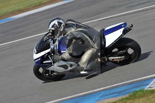 Motorcycle action photographs;donington;donington park leicestershire;donington photographs;event digital images;eventdigitalimages;no limits trackday;peter wileman photography;trackday;trackday digital images;trackday photos