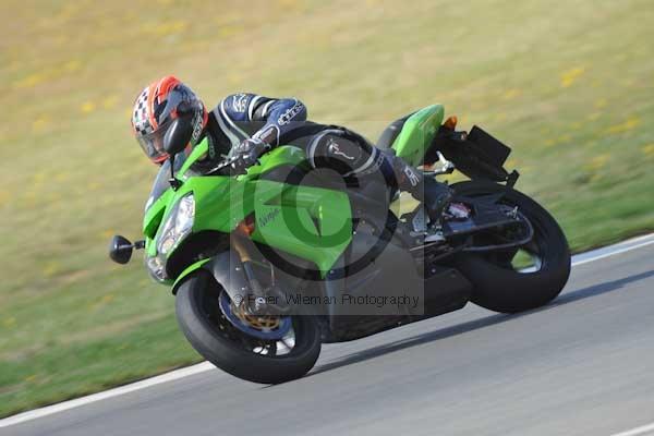 Motorcycle action photographs;donington;donington park leicestershire;donington photographs;event digital images;eventdigitalimages;no limits trackday;peter wileman photography;trackday;trackday digital images;trackday photos