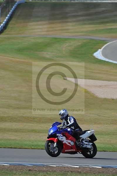 Motorcycle action photographs;donington;donington park leicestershire;donington photographs;event digital images;eventdigitalimages;no limits trackday;peter wileman photography;trackday;trackday digital images;trackday photos