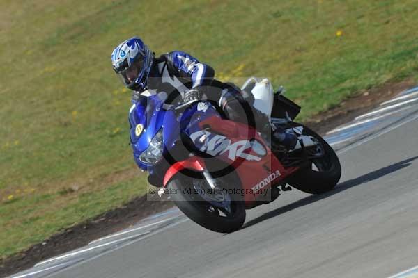 Motorcycle action photographs;donington;donington park leicestershire;donington photographs;event digital images;eventdigitalimages;no limits trackday;peter wileman photography;trackday;trackday digital images;trackday photos