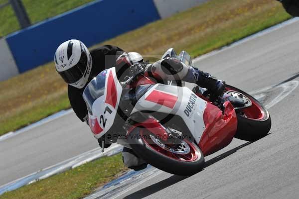 Motorcycle action photographs;donington;donington park leicestershire;donington photographs;event digital images;eventdigitalimages;no limits trackday;peter wileman photography;trackday;trackday digital images;trackday photos