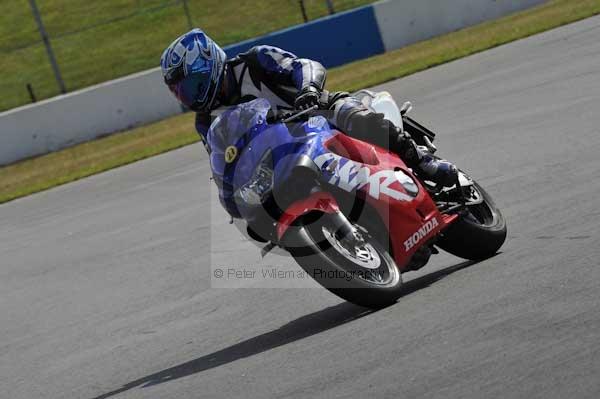 Motorcycle action photographs;donington;donington park leicestershire;donington photographs;event digital images;eventdigitalimages;no limits trackday;peter wileman photography;trackday;trackday digital images;trackday photos