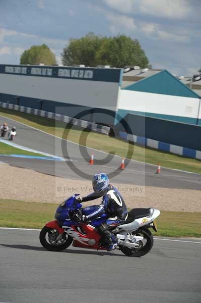 Motorcycle action photographs;donington;donington park leicestershire;donington photographs;event digital images;eventdigitalimages;no limits trackday;peter wileman photography;trackday;trackday digital images;trackday photos