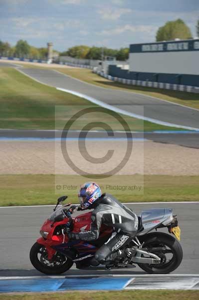 Motorcycle action photographs;donington;donington park leicestershire;donington photographs;event digital images;eventdigitalimages;no limits trackday;peter wileman photography;trackday;trackday digital images;trackday photos