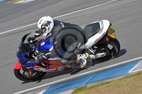 Motorcycle action photographs;donington;donington park leicestershire;donington photographs;event digital images;eventdigitalimages;no limits trackday;peter wileman photography;trackday;trackday digital images;trackday photos