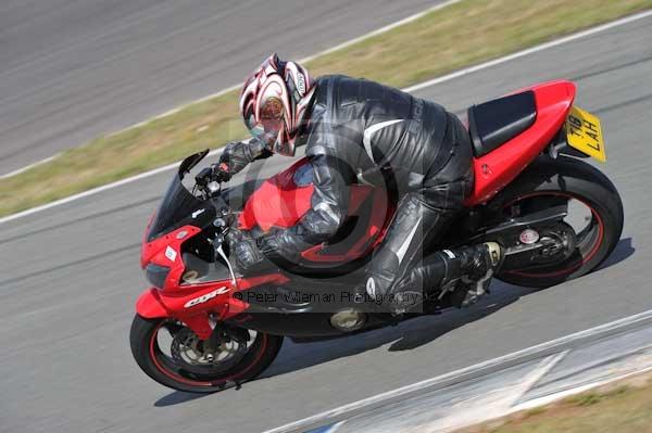 Motorcycle action photographs;donington;donington park leicestershire;donington photographs;event digital images;eventdigitalimages;no limits trackday;peter wileman photography;trackday;trackday digital images;trackday photos