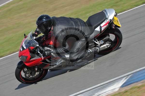 Motorcycle action photographs;donington;donington park leicestershire;donington photographs;event digital images;eventdigitalimages;no limits trackday;peter wileman photography;trackday;trackday digital images;trackday photos