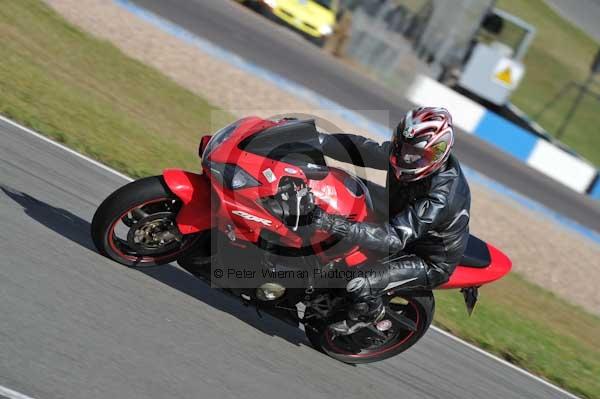 Motorcycle action photographs;donington;donington park leicestershire;donington photographs;event digital images;eventdigitalimages;no limits trackday;peter wileman photography;trackday;trackday digital images;trackday photos