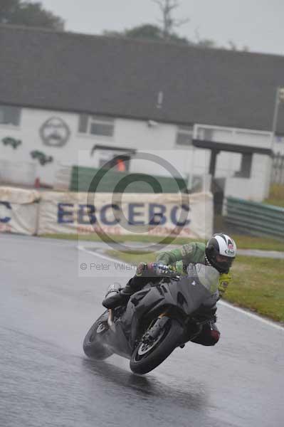 Mallory park Leicestershire;Mallory park photographs;Motorcycle action photographs;event digital images;eventdigitalimages;mallory park;no limits trackday;peter wileman photography;trackday;trackday digital images;trackday photos