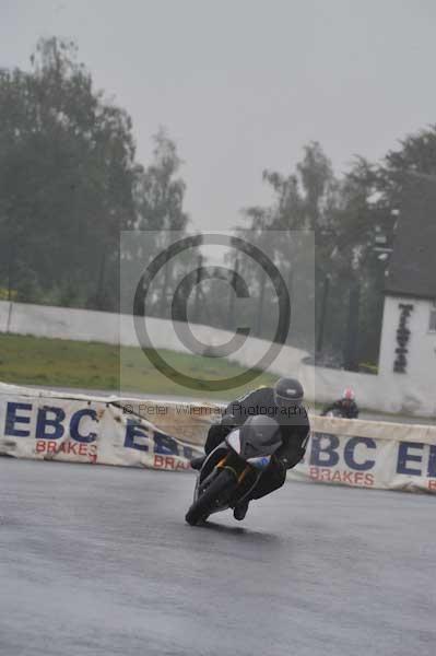 Mallory park Leicestershire;Mallory park photographs;Motorcycle action photographs;event digital images;eventdigitalimages;mallory park;no limits trackday;peter wileman photography;trackday;trackday digital images;trackday photos