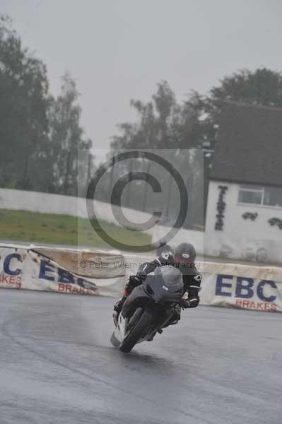 Mallory park Leicestershire;Mallory park photographs;Motorcycle action photographs;event digital images;eventdigitalimages;mallory park;no limits trackday;peter wileman photography;trackday;trackday digital images;trackday photos