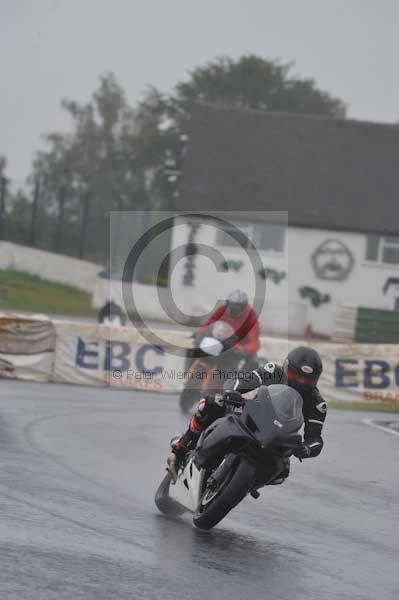 Mallory park Leicestershire;Mallory park photographs;Motorcycle action photographs;event digital images;eventdigitalimages;mallory park;no limits trackday;peter wileman photography;trackday;trackday digital images;trackday photos