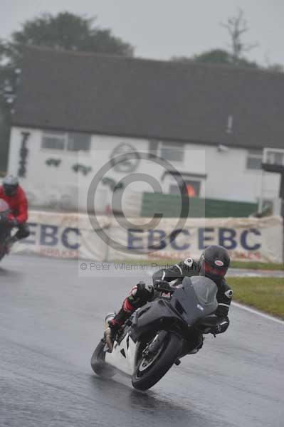 Mallory park Leicestershire;Mallory park photographs;Motorcycle action photographs;event digital images;eventdigitalimages;mallory park;no limits trackday;peter wileman photography;trackday;trackday digital images;trackday photos