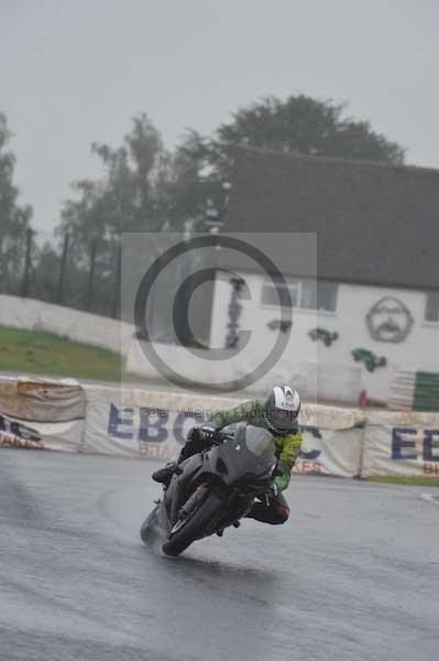 Mallory park Leicestershire;Mallory park photographs;Motorcycle action photographs;event digital images;eventdigitalimages;mallory park;no limits trackday;peter wileman photography;trackday;trackday digital images;trackday photos