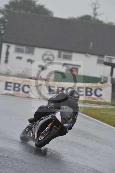 Mallory park Leicestershire;Mallory park photographs;Motorcycle action photographs;event digital images;eventdigitalimages;mallory park;no limits trackday;peter wileman photography;trackday;trackday digital images;trackday photos
