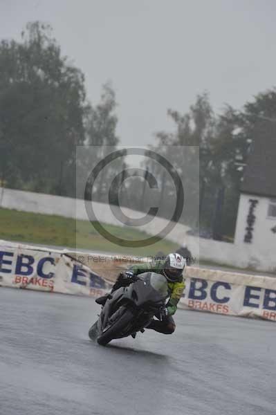 Mallory park Leicestershire;Mallory park photographs;Motorcycle action photographs;event digital images;eventdigitalimages;mallory park;no limits trackday;peter wileman photography;trackday;trackday digital images;trackday photos