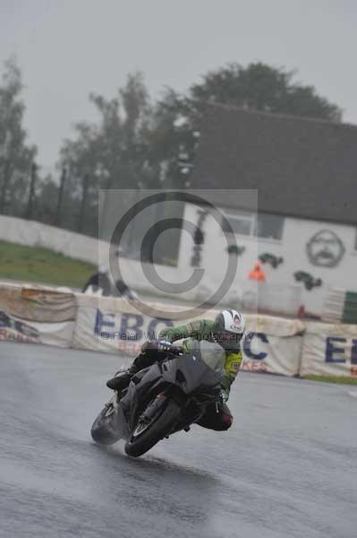Mallory park Leicestershire;Mallory park photographs;Motorcycle action photographs;event digital images;eventdigitalimages;mallory park;no limits trackday;peter wileman photography;trackday;trackday digital images;trackday photos