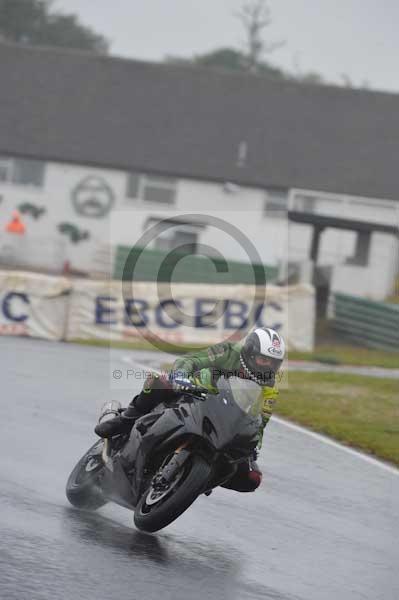 Mallory park Leicestershire;Mallory park photographs;Motorcycle action photographs;event digital images;eventdigitalimages;mallory park;no limits trackday;peter wileman photography;trackday;trackday digital images;trackday photos