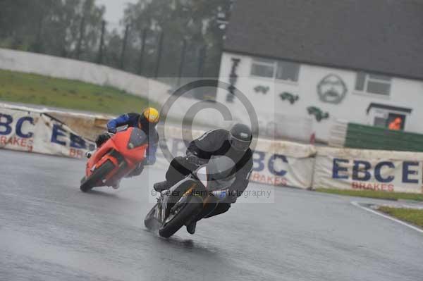Mallory park Leicestershire;Mallory park photographs;Motorcycle action photographs;event digital images;eventdigitalimages;mallory park;no limits trackday;peter wileman photography;trackday;trackday digital images;trackday photos