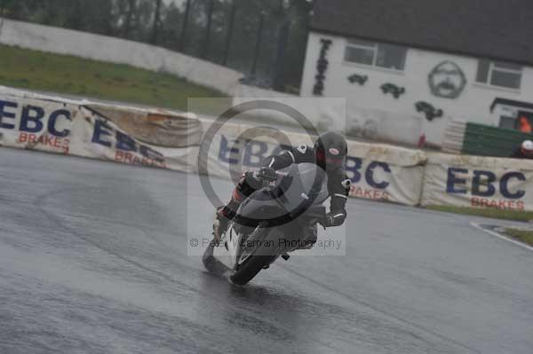Mallory park Leicestershire;Mallory park photographs;Motorcycle action photographs;event digital images;eventdigitalimages;mallory park;no limits trackday;peter wileman photography;trackday;trackday digital images;trackday photos