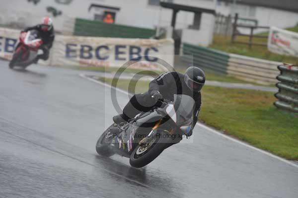 Mallory park Leicestershire;Mallory park photographs;Motorcycle action photographs;event digital images;eventdigitalimages;mallory park;no limits trackday;peter wileman photography;trackday;trackday digital images;trackday photos