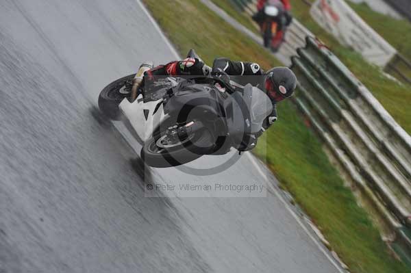 Mallory park Leicestershire;Mallory park photographs;Motorcycle action photographs;event digital images;eventdigitalimages;mallory park;no limits trackday;peter wileman photography;trackday;trackday digital images;trackday photos