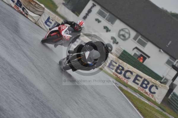 Mallory park Leicestershire;Mallory park photographs;Motorcycle action photographs;event digital images;eventdigitalimages;mallory park;no limits trackday;peter wileman photography;trackday;trackday digital images;trackday photos