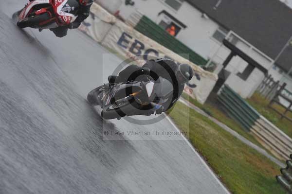 Mallory park Leicestershire;Mallory park photographs;Motorcycle action photographs;event digital images;eventdigitalimages;mallory park;no limits trackday;peter wileman photography;trackday;trackday digital images;trackday photos