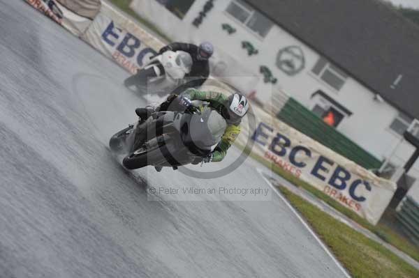Mallory park Leicestershire;Mallory park photographs;Motorcycle action photographs;event digital images;eventdigitalimages;mallory park;no limits trackday;peter wileman photography;trackday;trackday digital images;trackday photos