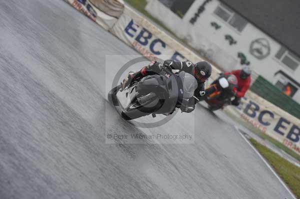 Mallory park Leicestershire;Mallory park photographs;Motorcycle action photographs;event digital images;eventdigitalimages;mallory park;no limits trackday;peter wileman photography;trackday;trackday digital images;trackday photos