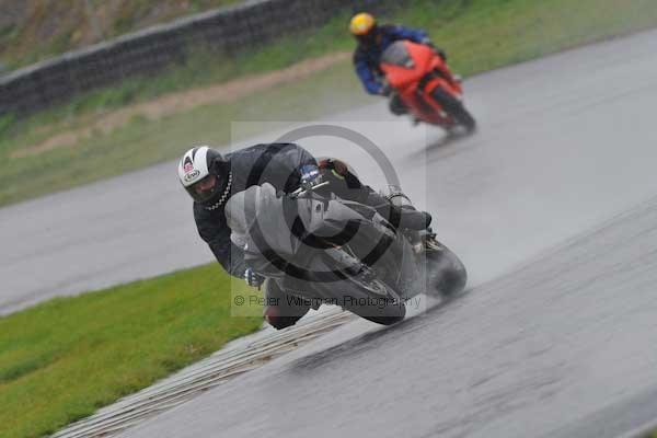 Mallory park Leicestershire;Mallory park photographs;Motorcycle action photographs;event digital images;eventdigitalimages;mallory park;no limits trackday;peter wileman photography;trackday;trackday digital images;trackday photos