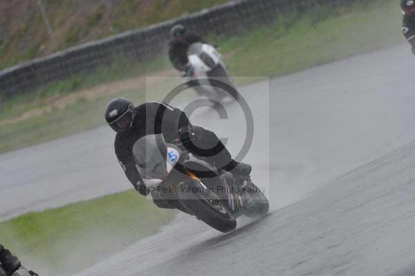 Mallory park Leicestershire;Mallory park photographs;Motorcycle action photographs;event digital images;eventdigitalimages;mallory park;no limits trackday;peter wileman photography;trackday;trackday digital images;trackday photos
