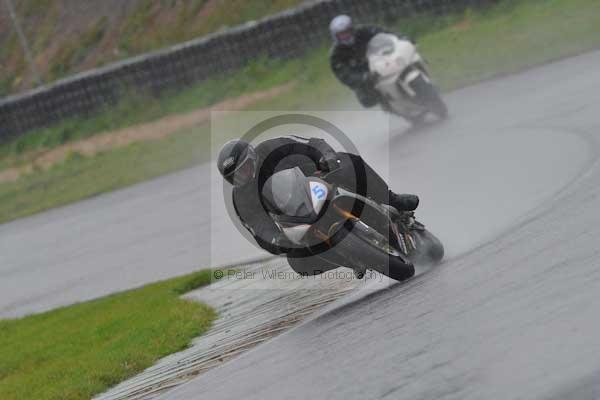 Mallory park Leicestershire;Mallory park photographs;Motorcycle action photographs;event digital images;eventdigitalimages;mallory park;no limits trackday;peter wileman photography;trackday;trackday digital images;trackday photos