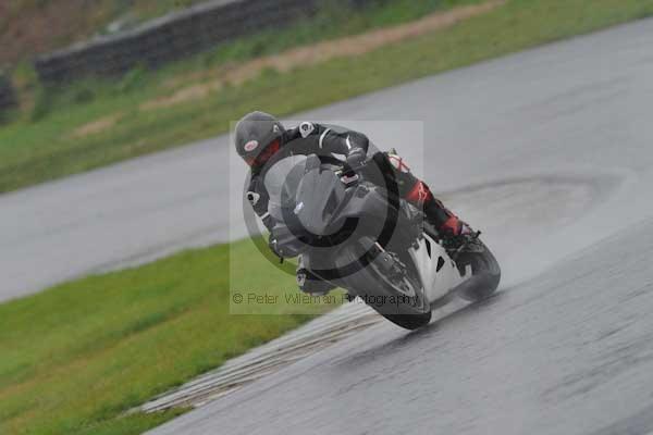 Mallory park Leicestershire;Mallory park photographs;Motorcycle action photographs;event digital images;eventdigitalimages;mallory park;no limits trackday;peter wileman photography;trackday;trackday digital images;trackday photos