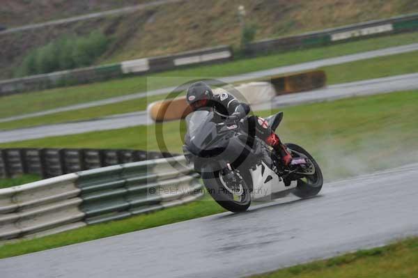 Mallory park Leicestershire;Mallory park photographs;Motorcycle action photographs;event digital images;eventdigitalimages;mallory park;no limits trackday;peter wileman photography;trackday;trackday digital images;trackday photos