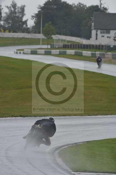 Mallory park Leicestershire;Mallory park photographs;Motorcycle action photographs;event digital images;eventdigitalimages;mallory park;no limits trackday;peter wileman photography;trackday;trackday digital images;trackday photos