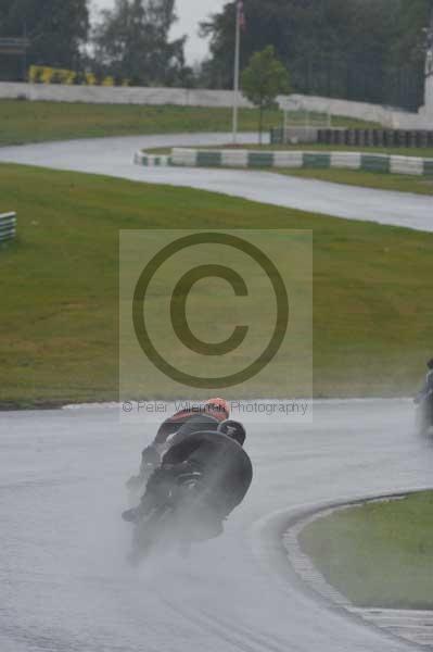 Mallory park Leicestershire;Mallory park photographs;Motorcycle action photographs;event digital images;eventdigitalimages;mallory park;no limits trackday;peter wileman photography;trackday;trackday digital images;trackday photos