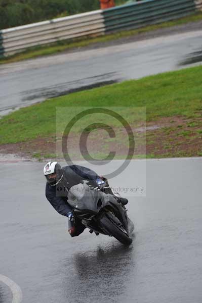 Mallory park Leicestershire;Mallory park photographs;Motorcycle action photographs;event digital images;eventdigitalimages;mallory park;no limits trackday;peter wileman photography;trackday;trackday digital images;trackday photos