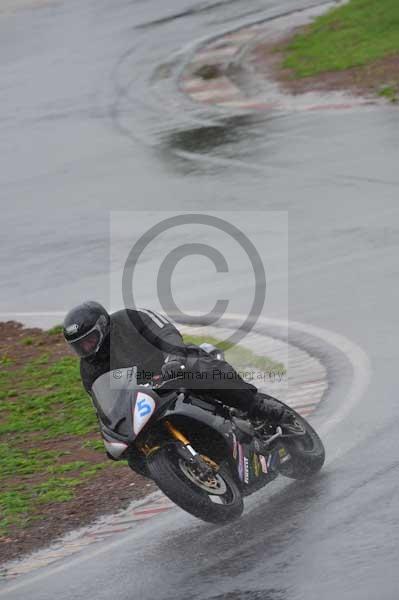 Mallory park Leicestershire;Mallory park photographs;Motorcycle action photographs;event digital images;eventdigitalimages;mallory park;no limits trackday;peter wileman photography;trackday;trackday digital images;trackday photos
