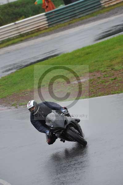 Mallory park Leicestershire;Mallory park photographs;Motorcycle action photographs;event digital images;eventdigitalimages;mallory park;no limits trackday;peter wileman photography;trackday;trackday digital images;trackday photos