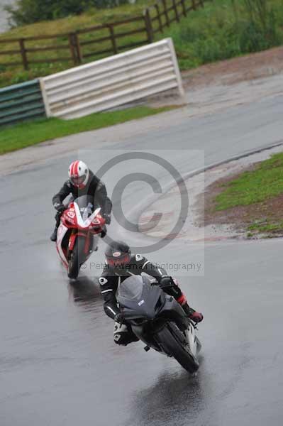 Mallory park Leicestershire;Mallory park photographs;Motorcycle action photographs;event digital images;eventdigitalimages;mallory park;no limits trackday;peter wileman photography;trackday;trackday digital images;trackday photos