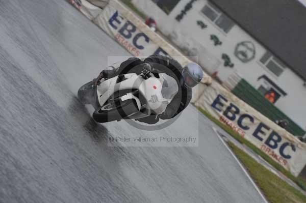 Mallory park Leicestershire;Mallory park photographs;Motorcycle action photographs;event digital images;eventdigitalimages;mallory park;no limits trackday;peter wileman photography;trackday;trackday digital images;trackday photos