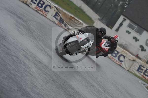 Mallory park Leicestershire;Mallory park photographs;Motorcycle action photographs;event digital images;eventdigitalimages;mallory park;no limits trackday;peter wileman photography;trackday;trackday digital images;trackday photos
