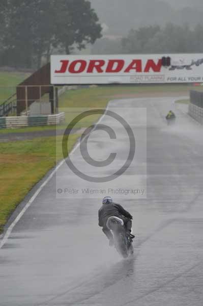 Mallory park Leicestershire;Mallory park photographs;Motorcycle action photographs;event digital images;eventdigitalimages;mallory park;no limits trackday;peter wileman photography;trackday;trackday digital images;trackday photos
