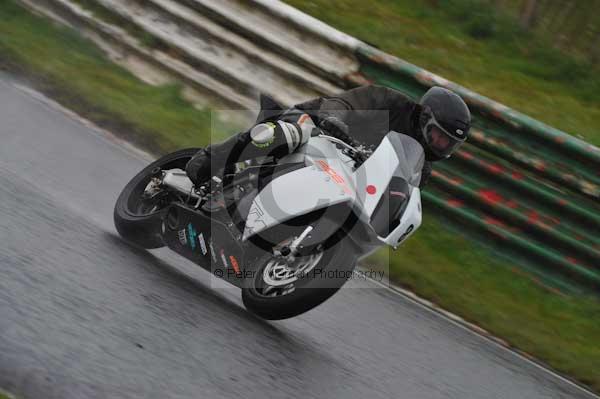 Mallory park Leicestershire;Mallory park photographs;Motorcycle action photographs;event digital images;eventdigitalimages;mallory park;no limits trackday;peter wileman photography;trackday;trackday digital images;trackday photos