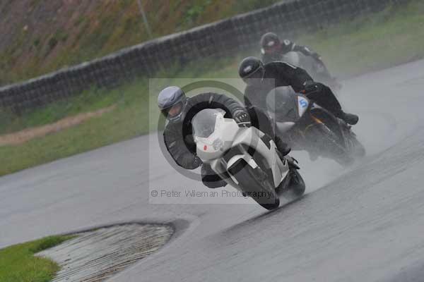Mallory park Leicestershire;Mallory park photographs;Motorcycle action photographs;event digital images;eventdigitalimages;mallory park;no limits trackday;peter wileman photography;trackday;trackday digital images;trackday photos