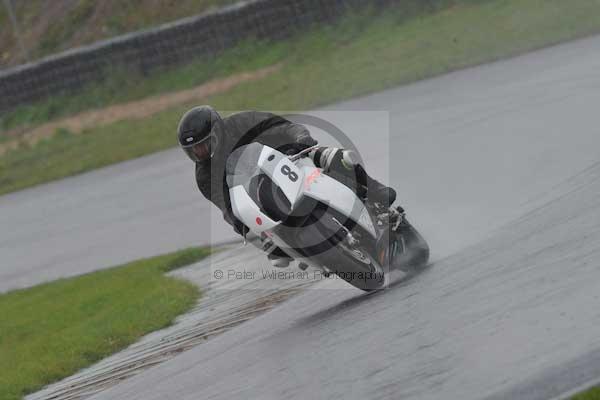 Mallory park Leicestershire;Mallory park photographs;Motorcycle action photographs;event digital images;eventdigitalimages;mallory park;no limits trackday;peter wileman photography;trackday;trackday digital images;trackday photos
